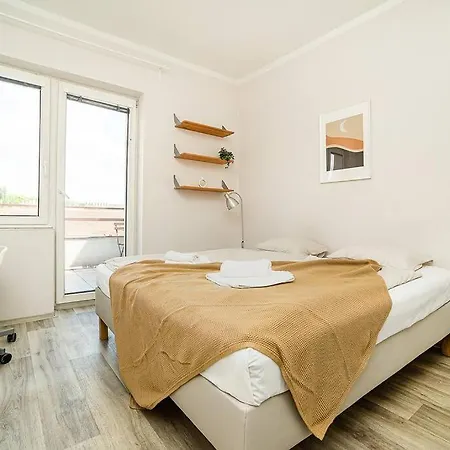 3 Bedroom Flat With Amazing Terrace Apartament Praga